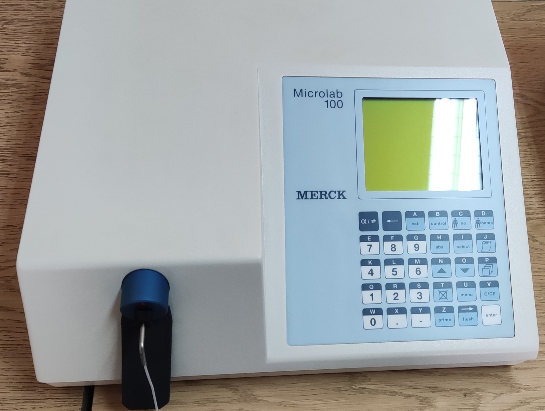 Spectrophotometer Merck microlab 100